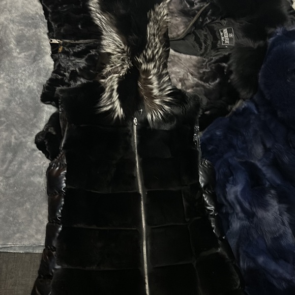 MUST HAVE - Picture 2 of 2